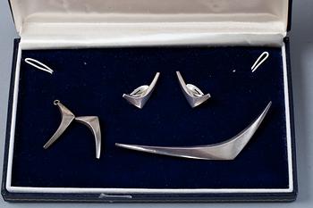 COLLIER, BROSCH och ÖRHÄNGEN, ett par. Sterling silver, Danmark. Vikt tot ca 100 g.