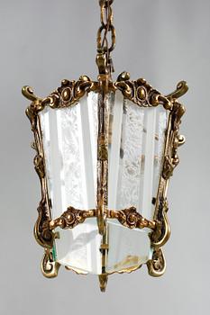 TAKLAMPA, mässing och glas, rokokostil, 1900-talets mitt.