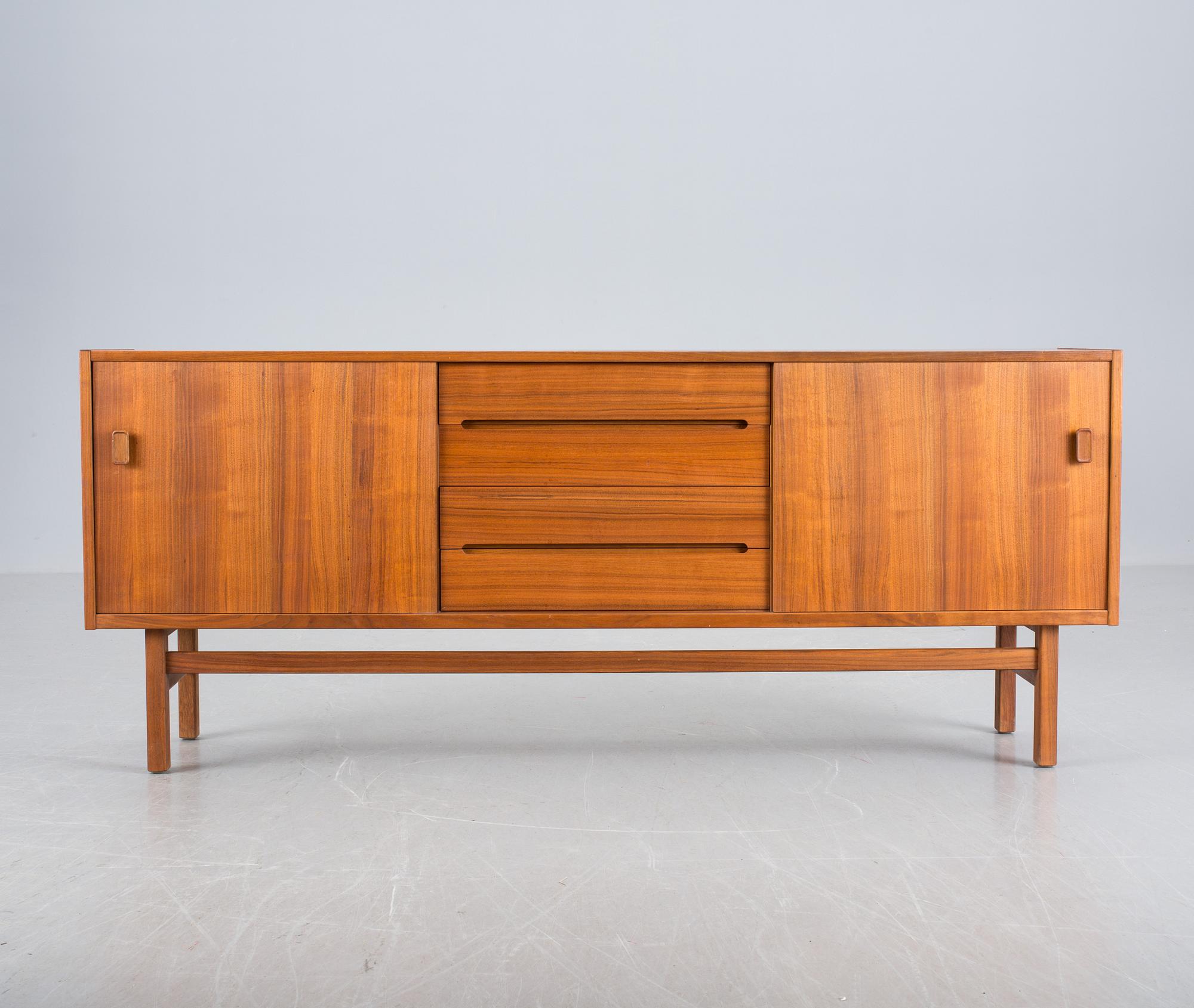 SIDEBOARD, "Arild", Nils Jonsson, Troeds, 1900-talets andra hälft.