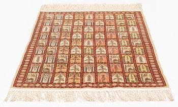 A silk Hereke rug, ca 93 x 68 cm.