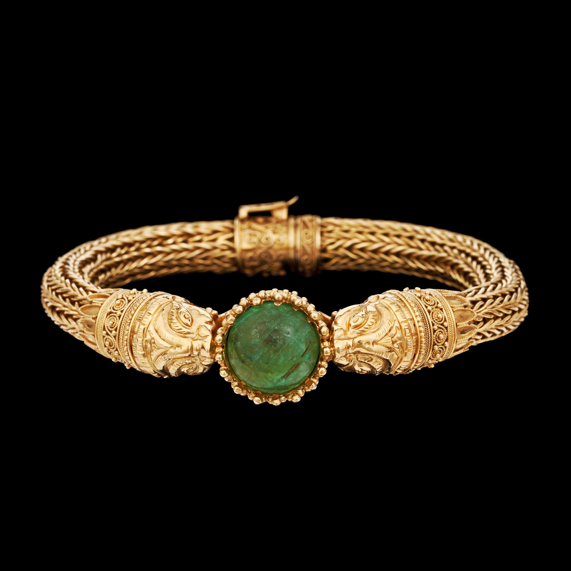 A circa 10.00 cts cabochon-cut emerald bracelet.