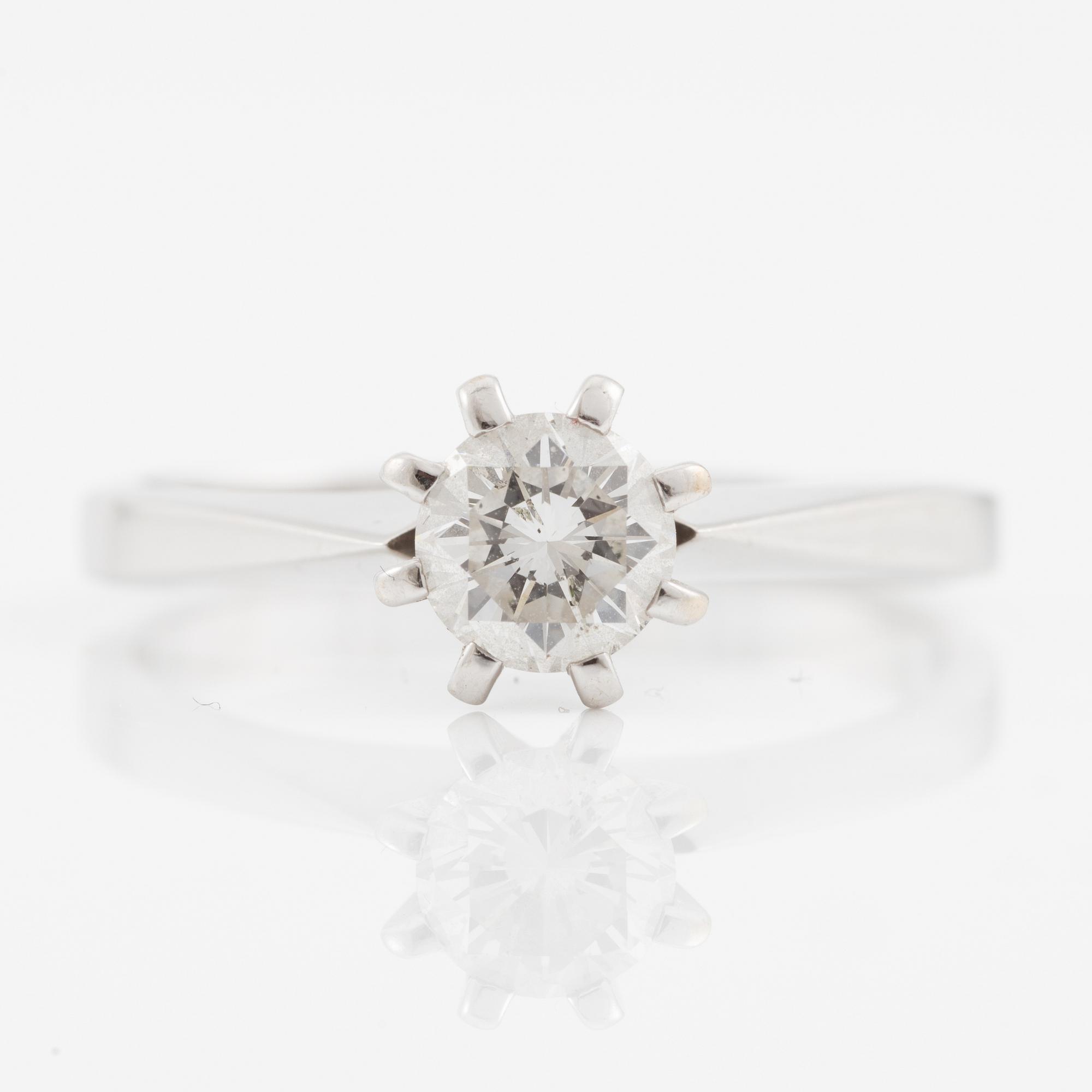 Ring, 18K vitguld med briljantslipad diamant 0.85 ct enligt gravyr.