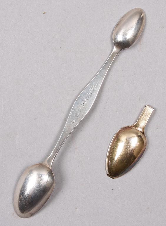 MEDICINSKEDAR, 2 st, silver, Birmingham 1881 samt CF Carlman 1900.