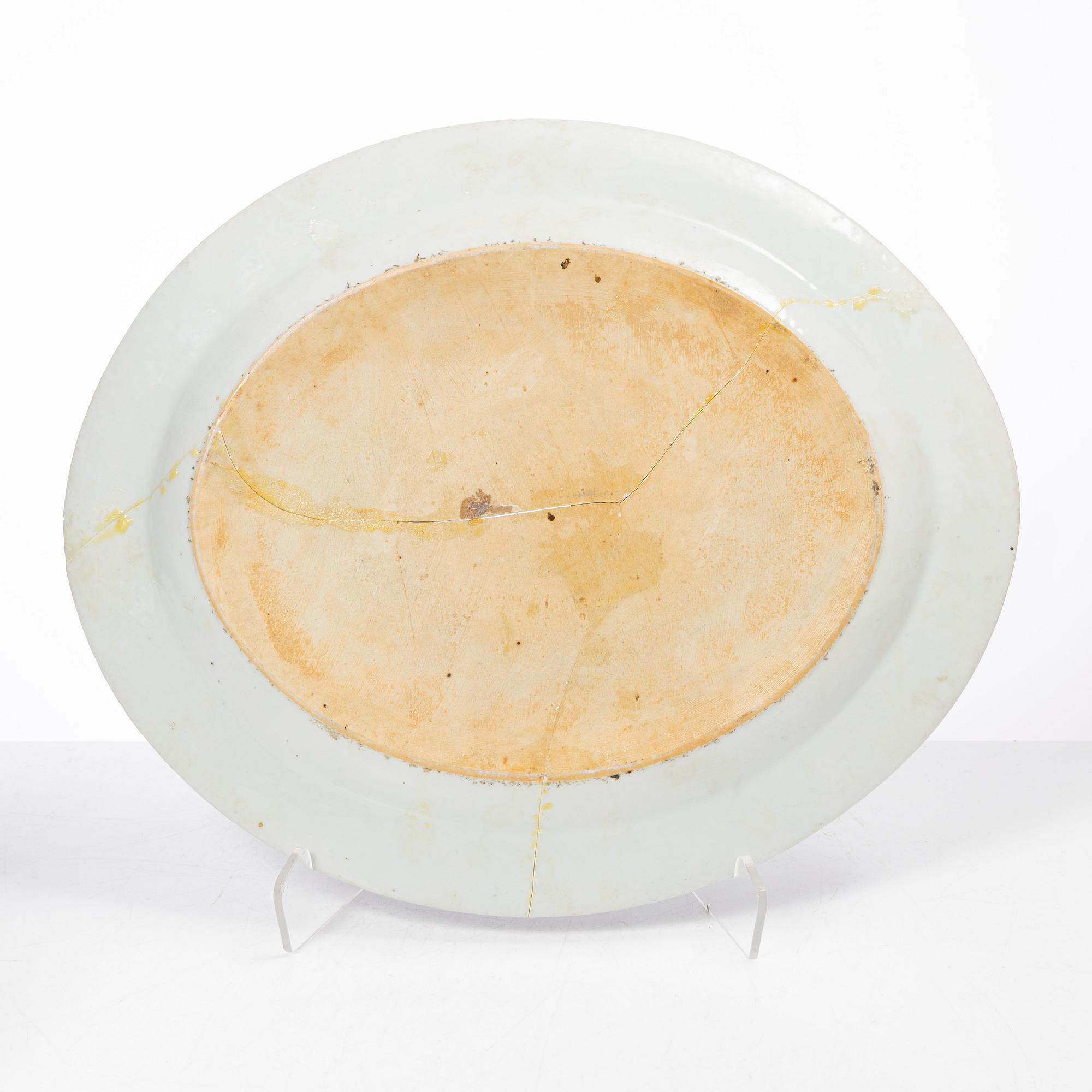 Terrin med lock och fat, kompaniporslin, Kina, Qingdynastin, omkring 1800.