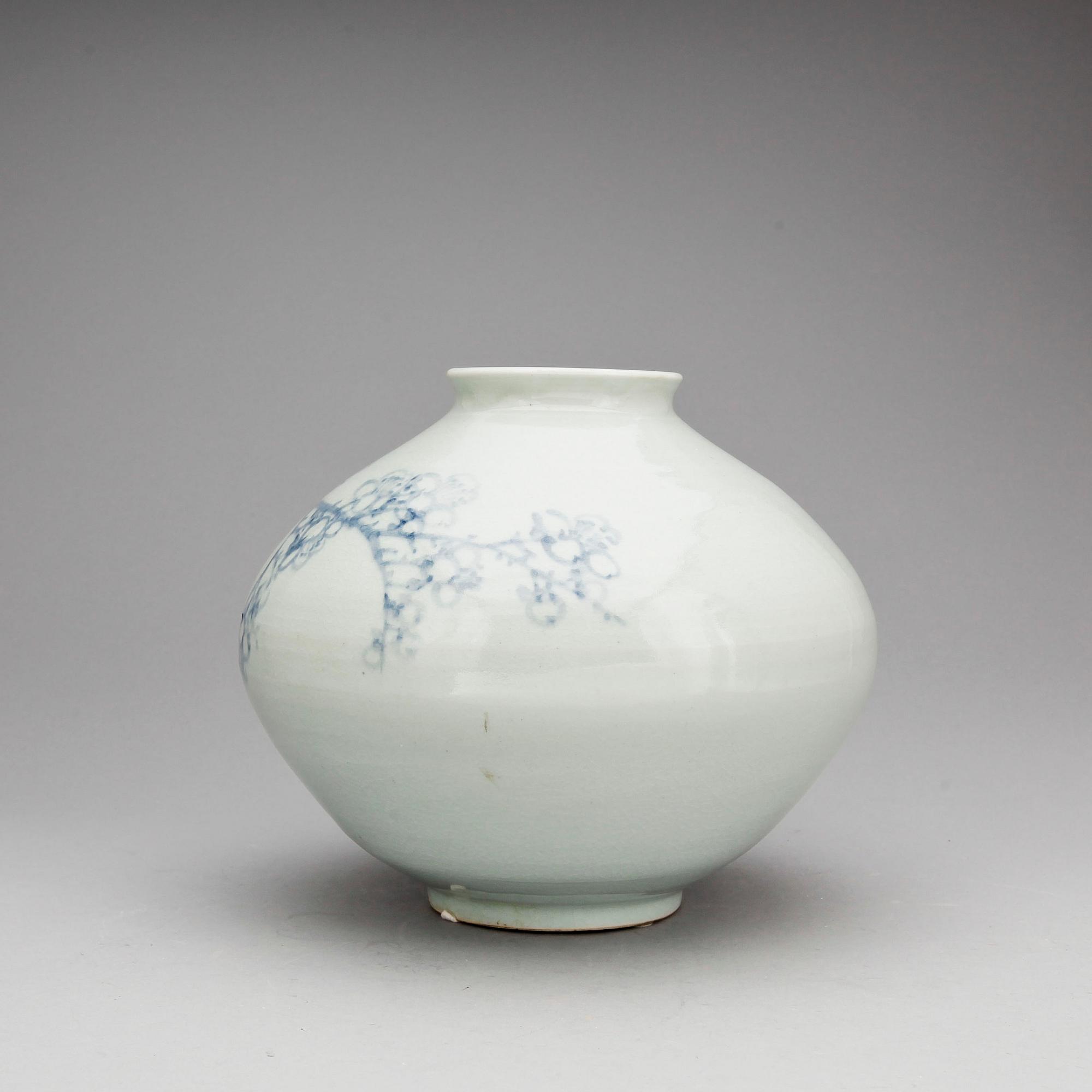 URNA, porslin, Korea, 1900-tal.