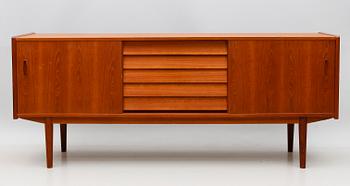 SIDEBOARD, "Trio", Nils Jonsson, Troeds, 1900-talets andra hälft.
