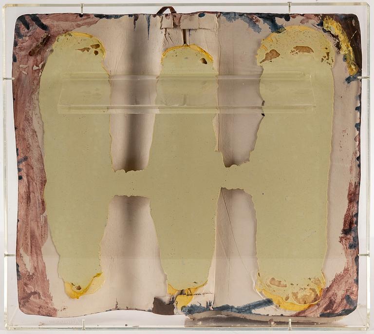 ANNIKA MASOLLE, Skulptur, lergods i plexilåda, signerad i plexilådan och daterad -90.