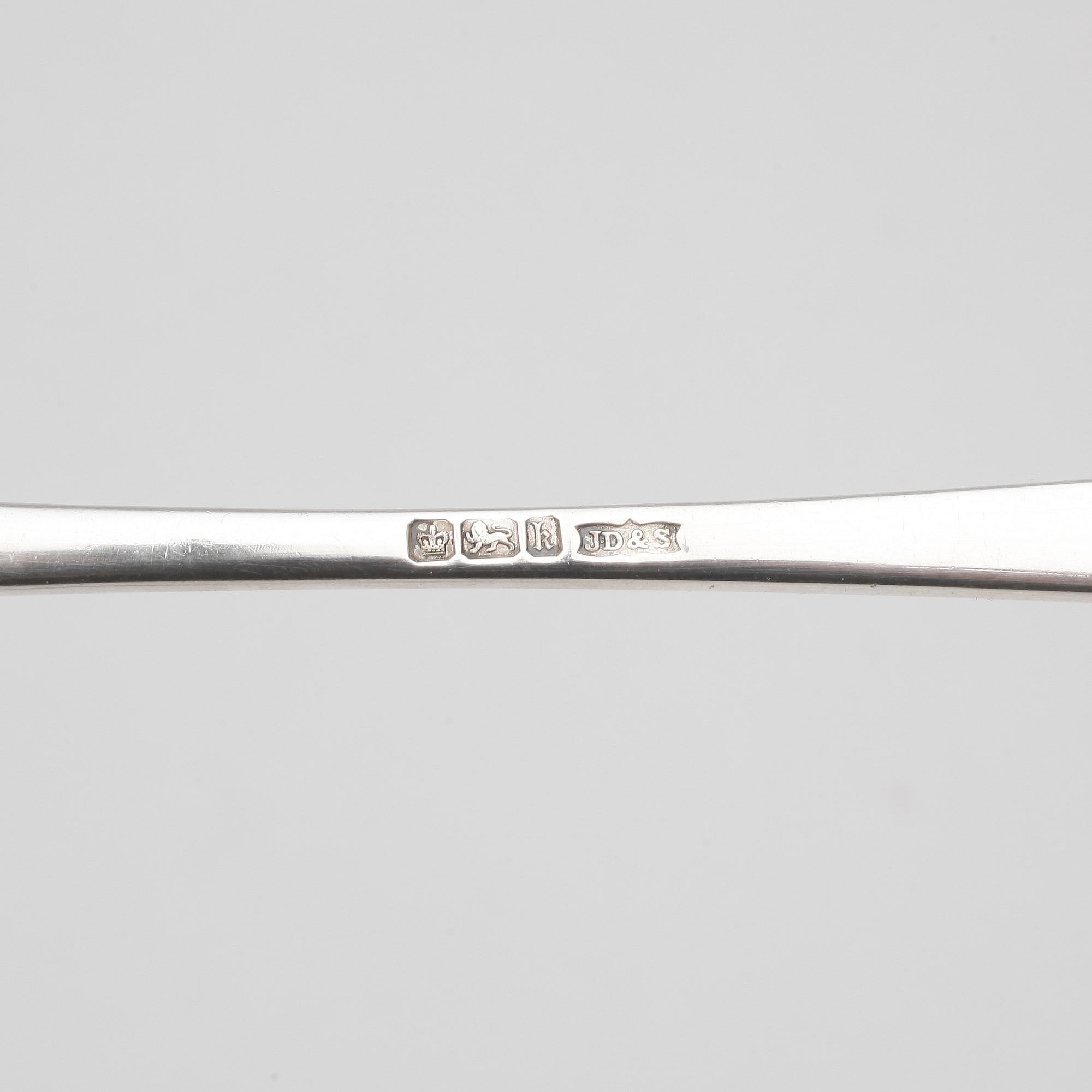 RAGUSKEDAR, 2 st silver, bland annat Sheffield omkring 1900 och O. Järveläinen, Finland. Tot vikt 207 gram.