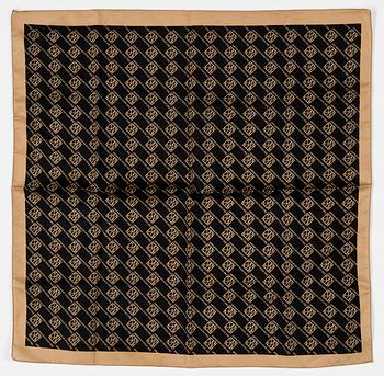 SCARVES, 3 st, Pierre Cardin (2 st) samt NK-scarf.