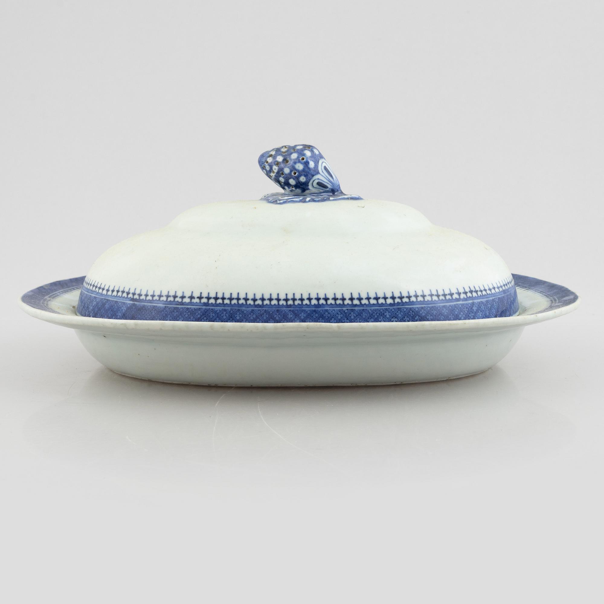 Uppläggningsfat med lock, exportporslin, Kina, omkring år 1800.