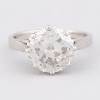 SORMUS, briljanttihiottu timantti, platimnaa. A. Tillander, Helsinki.