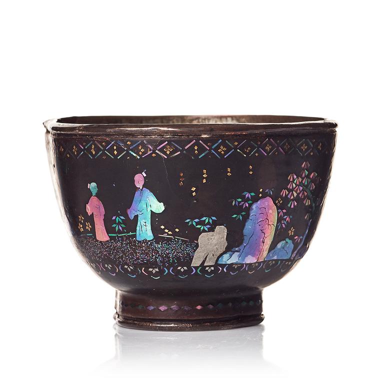 A peach shaped lacque burgaute bowl, 18th Century.