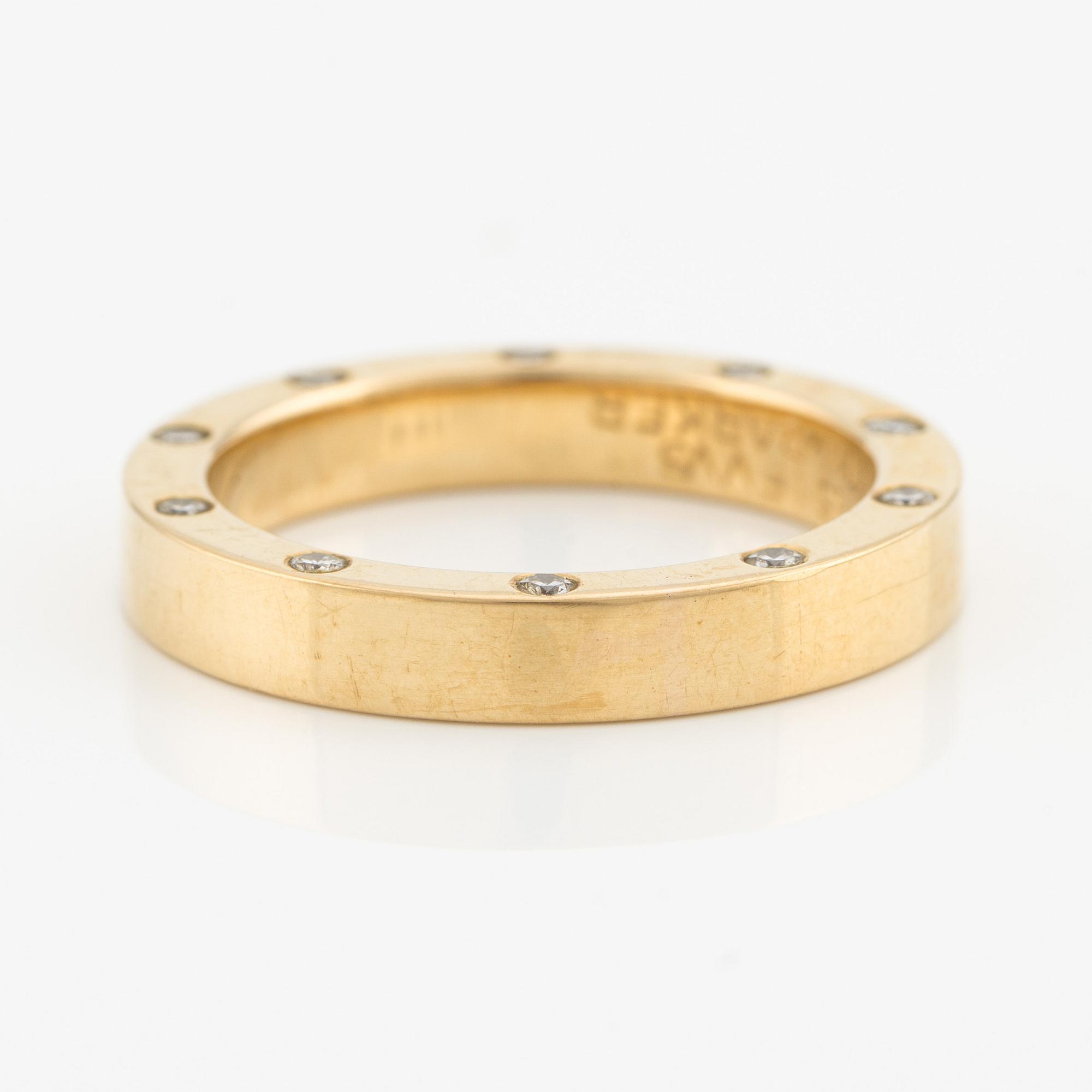 Ring 18K guld med runda briljantslipade diamanter.