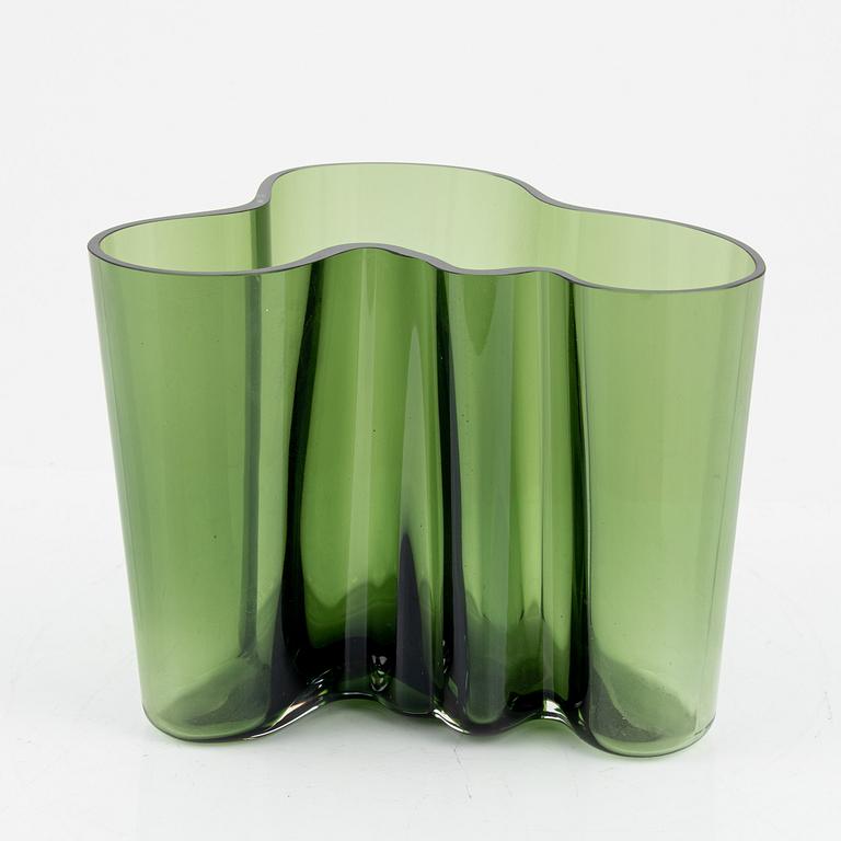 Alvar Aalto, a 'Savoy' 50-year jubilee vase, 3030, signed A. Aalto 1936-1986, Iittala 7003/8000.