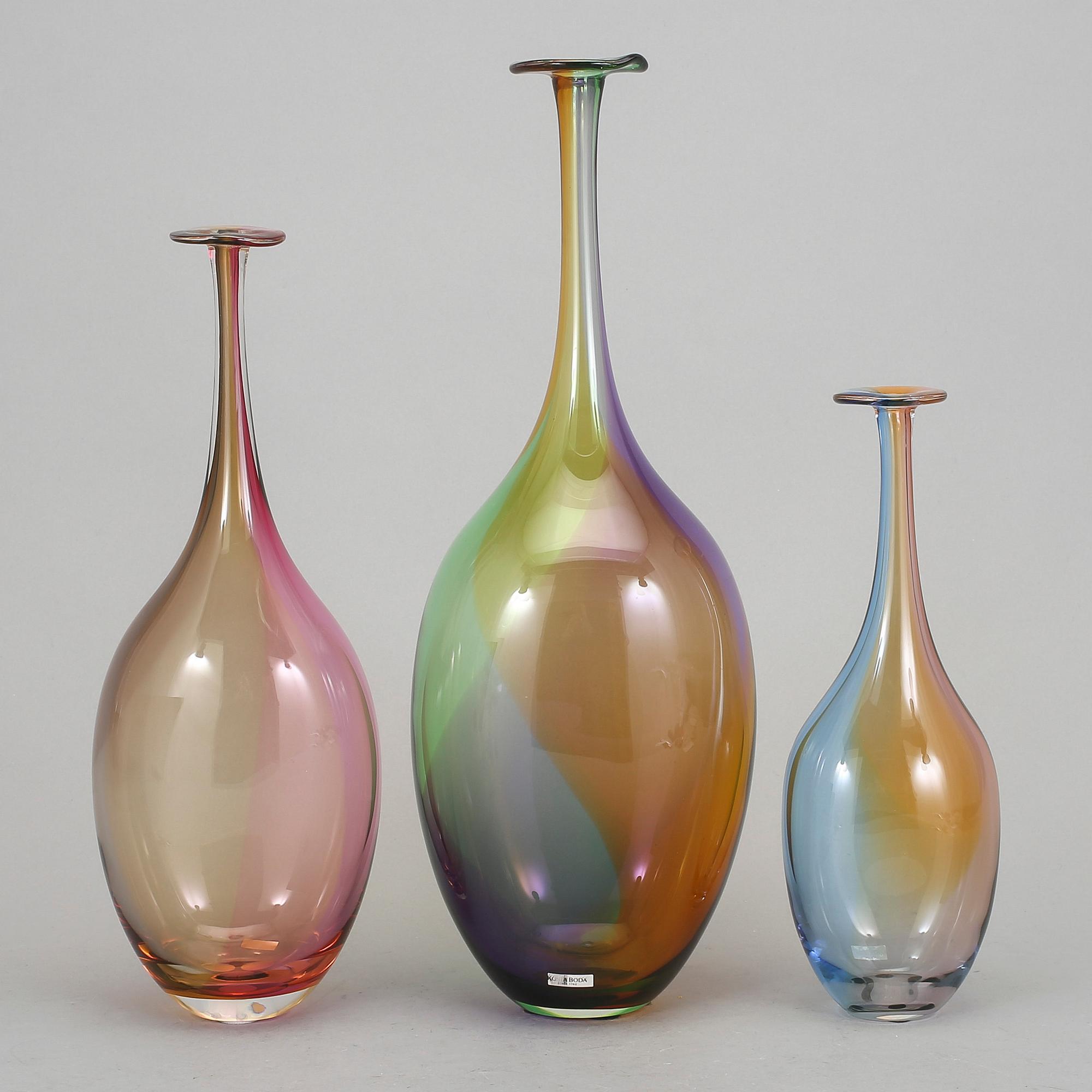 VASER, 3 st, glas, Kjell Engman, Kosta Boda. Ej signerade.