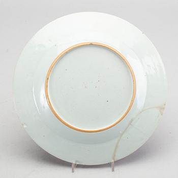 TALLRIKAR, 1+1+2 st, Kina Qianlong (1736-95) porslin.