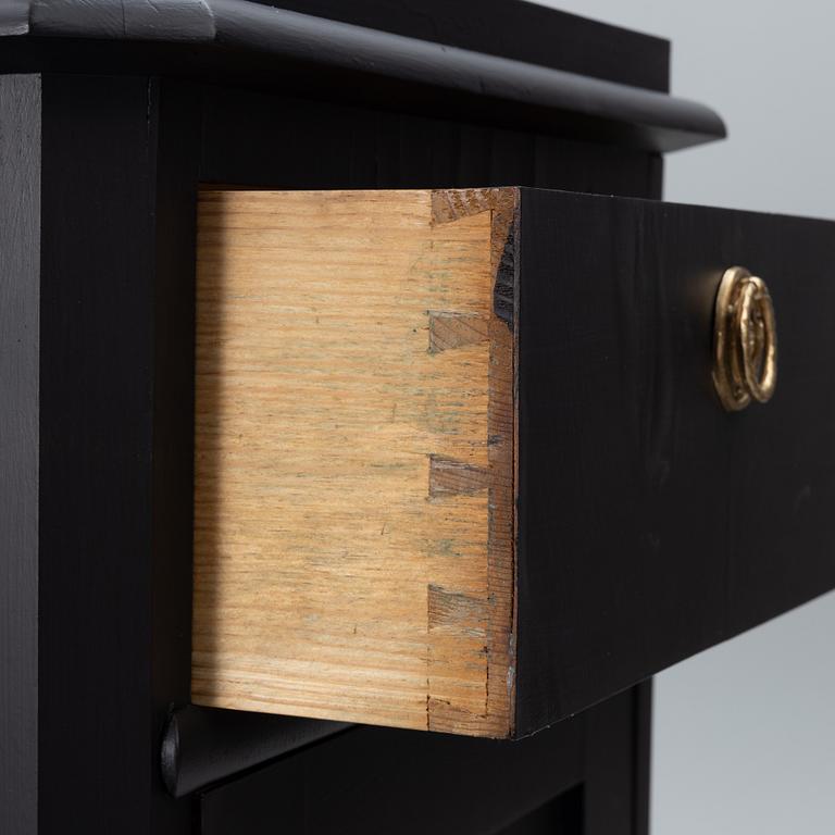 Skåp, ett par, omkring 1900.