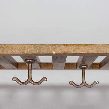 Alvar Aalto, hatthylla/ klädhängare, modell 113, O.Y. Huonekalu-ja Rakennustyötehdas A.B. 1930/1940-tal.