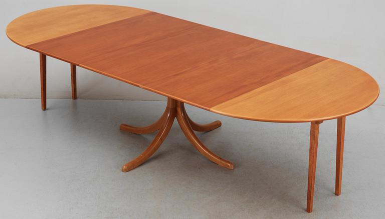 A Josef Frank mahogany dinner table, Svenskt Tenn, model 771.