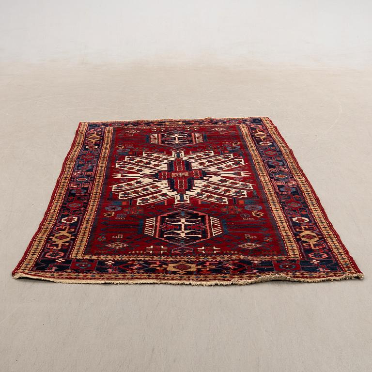 Carpet Oriental semi-antique approx. 240x145 cm.