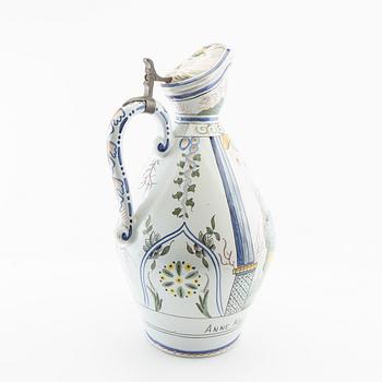 Jug with lid, copy after an older model/20th century faience.