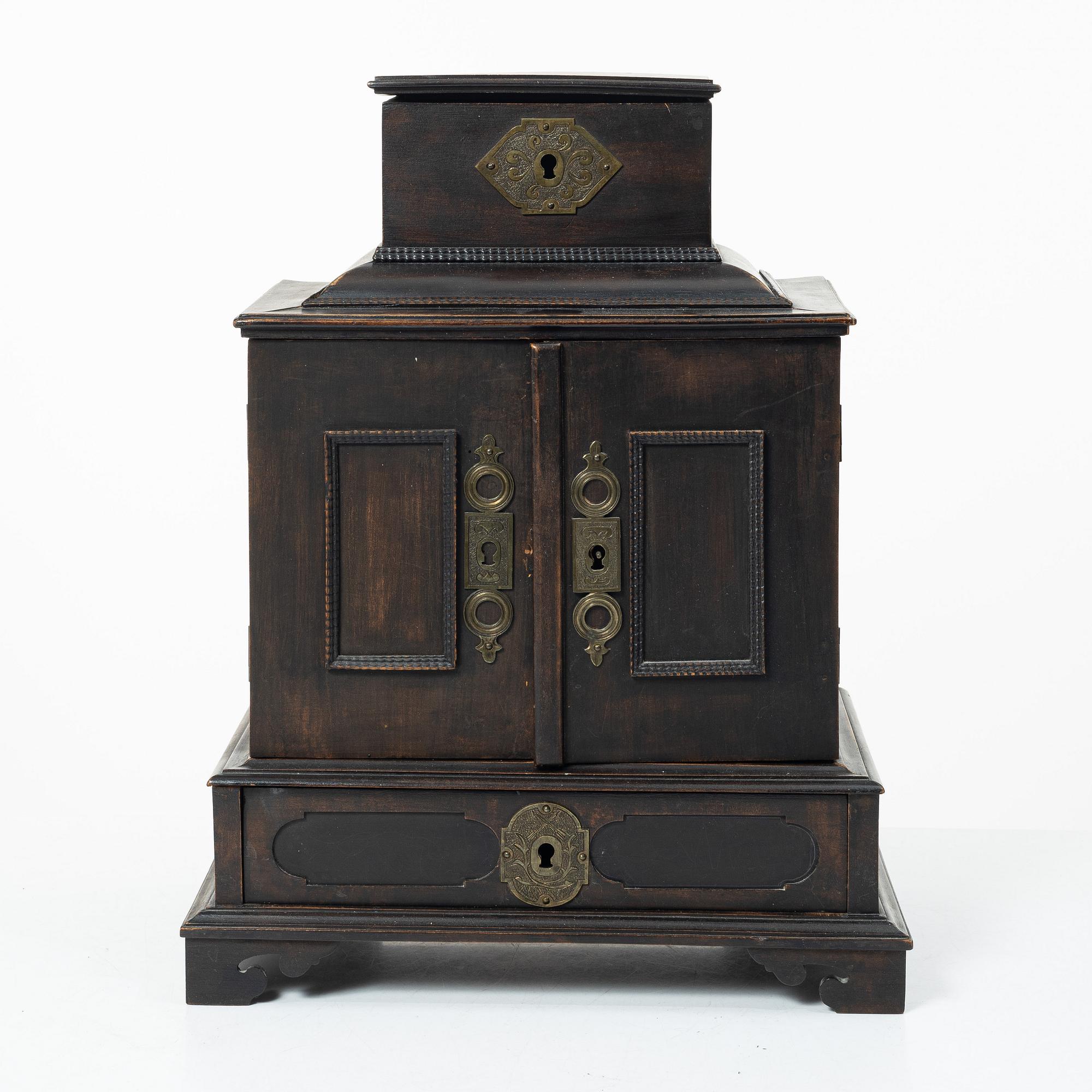 Kabinettskåp, barockstil, tidigt 1900-tal.