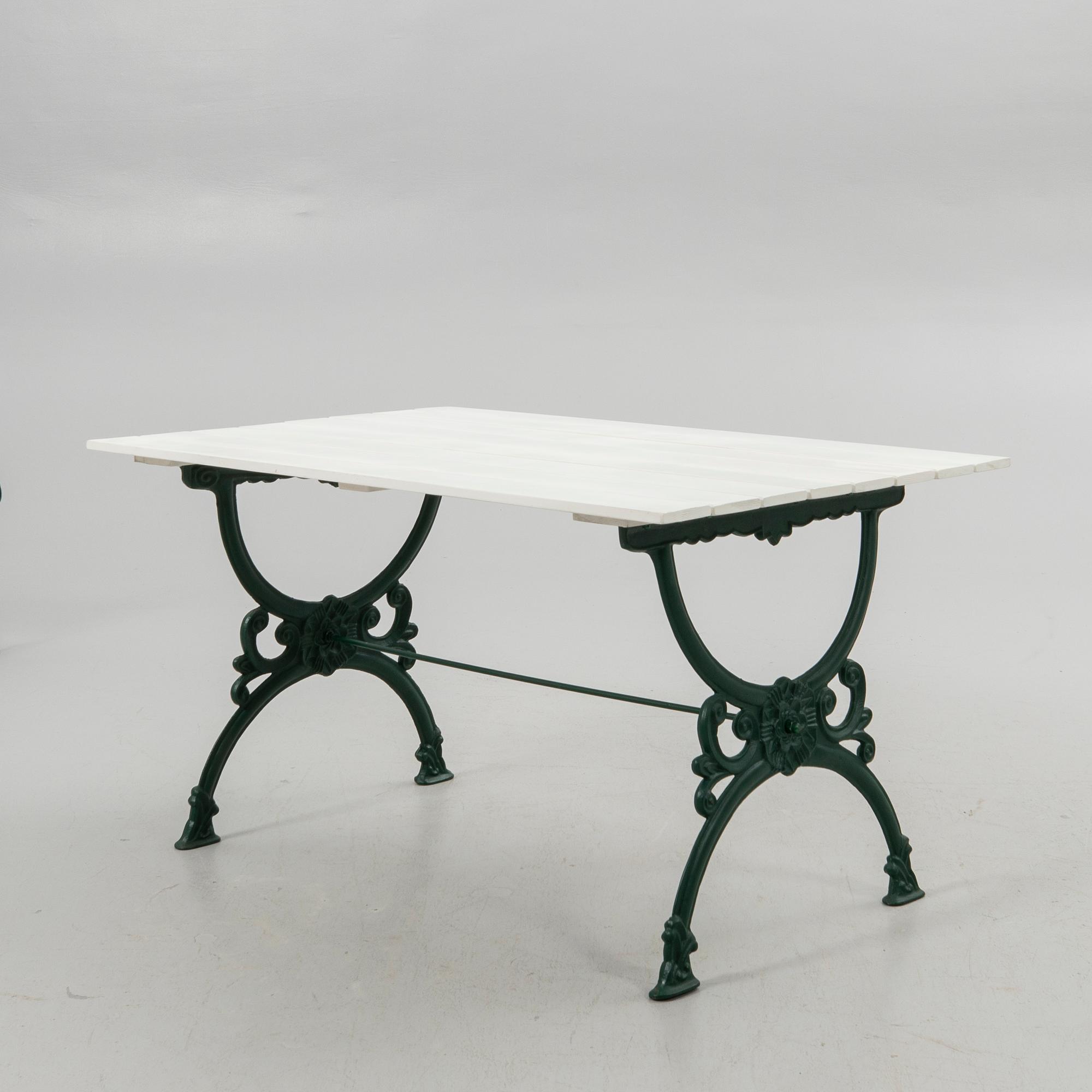 Garden group, 4 pieces, second half of the 20th century.