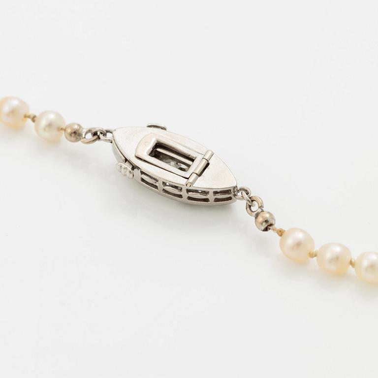 Collier pärlor lås platina med gammalslipade diamanter.