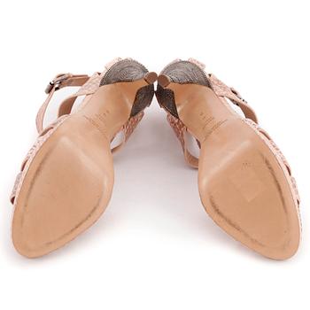 RALPH LAUREN, a pair of ligth pink letaher embossed sandals. Size US 9.