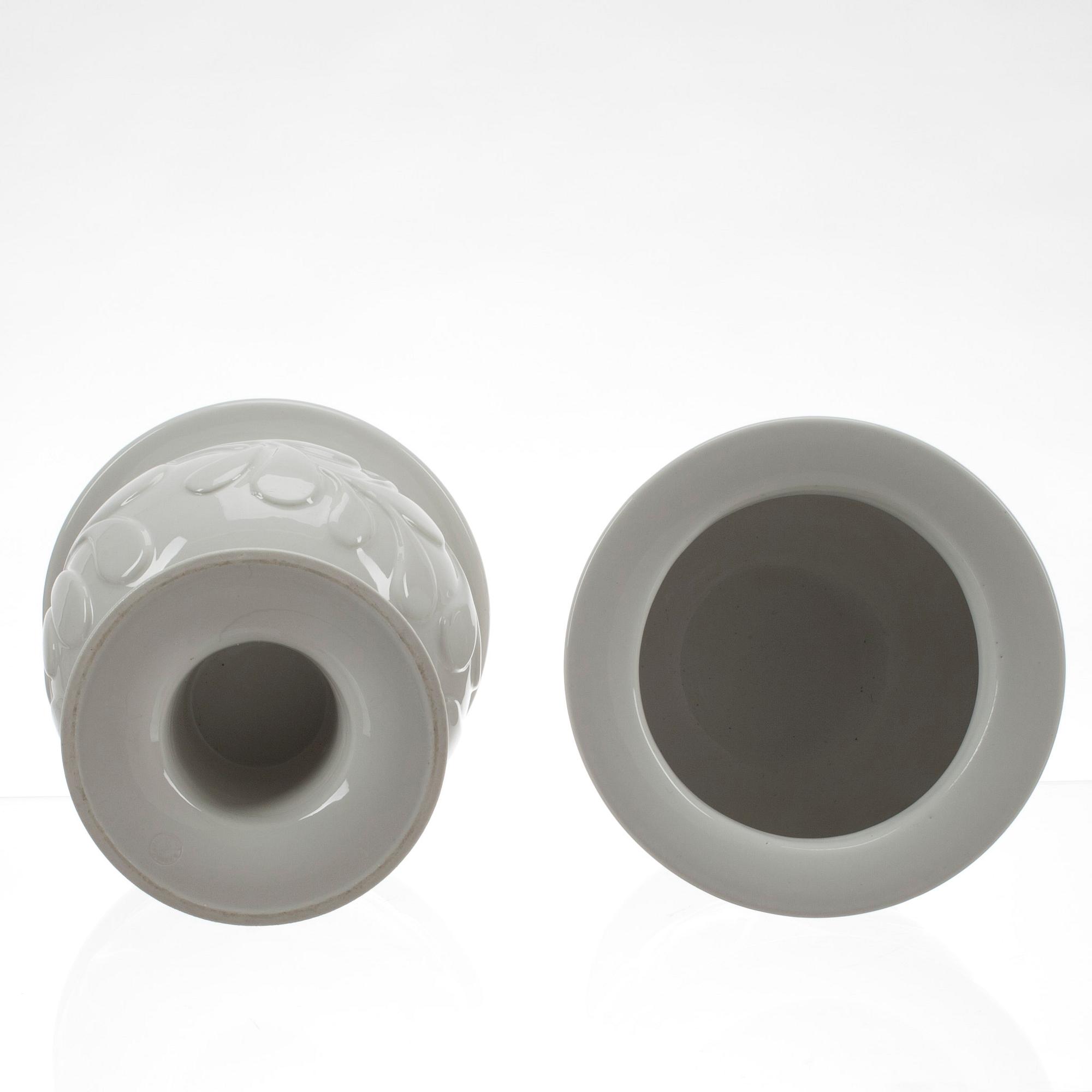 YTTERFODER, ett par, Gustavsberg, 1900-talets senare hälft.