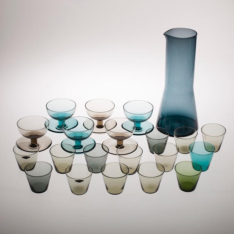 SERVISDELAR, 21 delar, glas, bl a Kaj Franck, 1900-talets senare hälft.