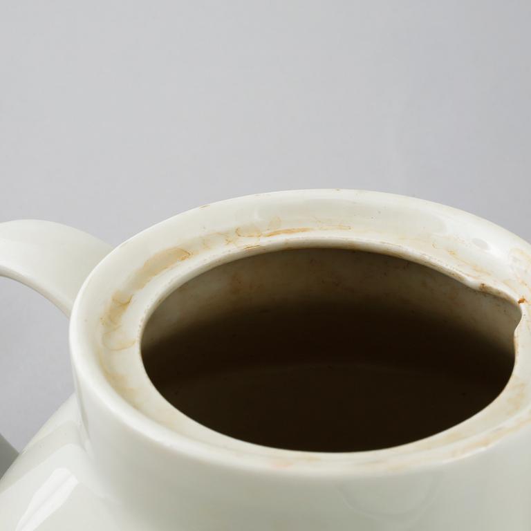 A tea/coffee set of 12 pcs by Hertha Bengtsson for Rörstrand, in production 1956-1988.