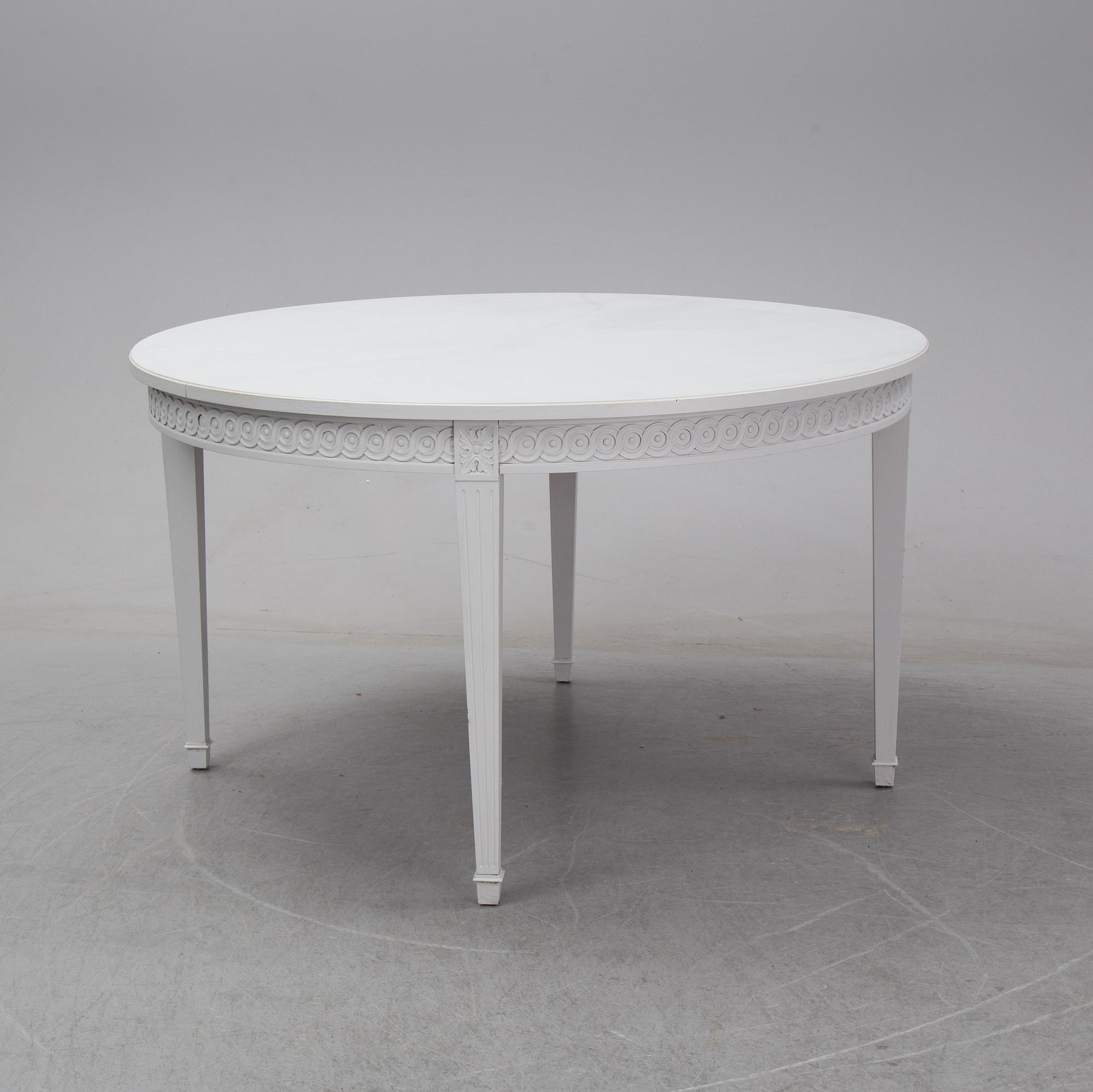 A mid 20th Century dinner table.