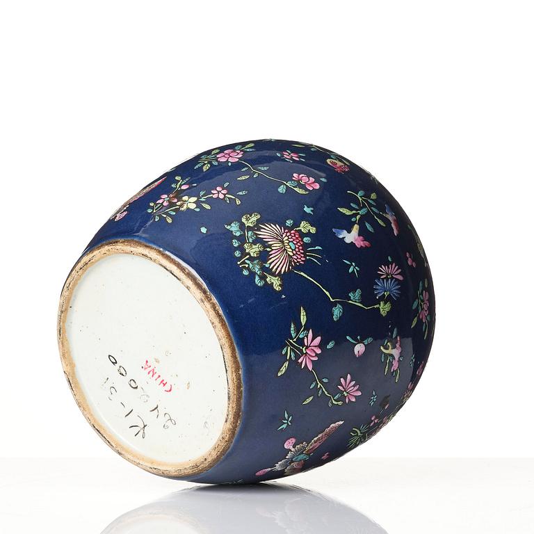 Kruka, porslin. Qingdynastin, 1700-tal.