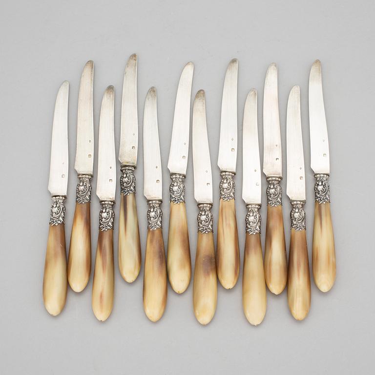 FRUKTKNIVAR, 12 st, silver och horn, Paul Canaux & Cie, 1892-1911, Paris. Total vikt 386 g.