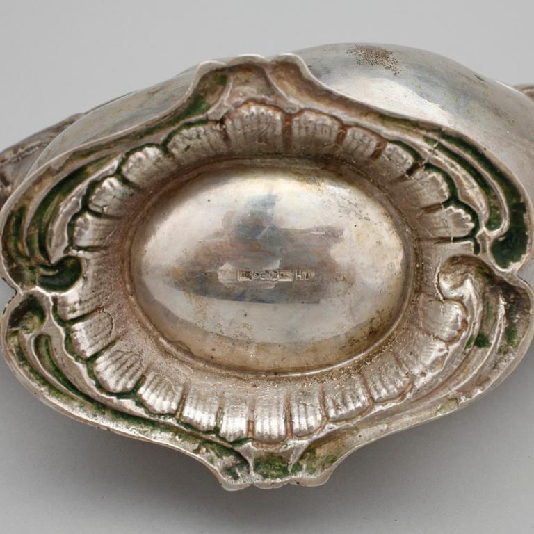 SÅSSNIPA. Silver, rokokostil, Stiltenn Sven Carlsson, Stockholm 966. Vikt ca gram.