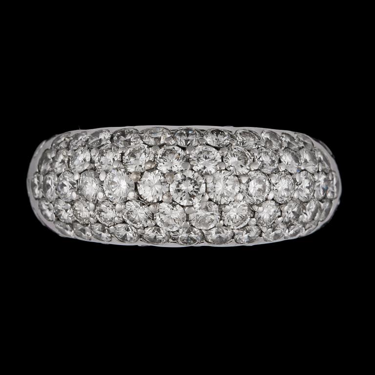 A brilliant cut diamond ring, tot. app. 3 cts.