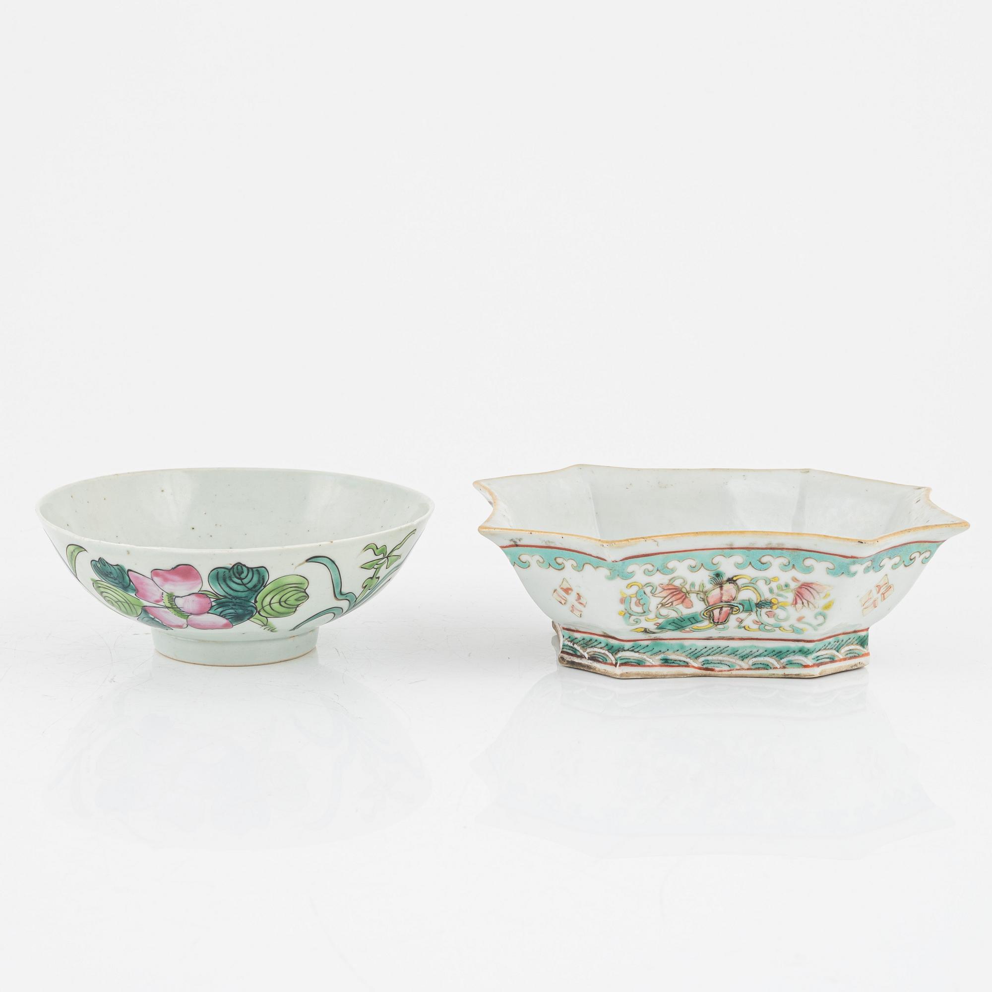 Plate and bowls, porcelain, China, including the Qing Dynasty, Qianlong (1736-95) (3 pieces).