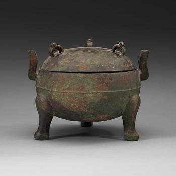 425. A bronze ding tripod censer with cover, presumably Han dynasty (206 BC - 220 AD).