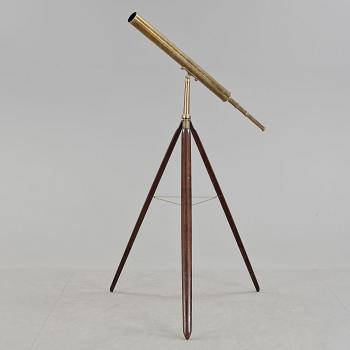 KIKARE MED GOLVSTÄLL OCH TILLBEHÖR I LÅDA, mässing, John Browning, London, sannolikt sent 1800-tal.