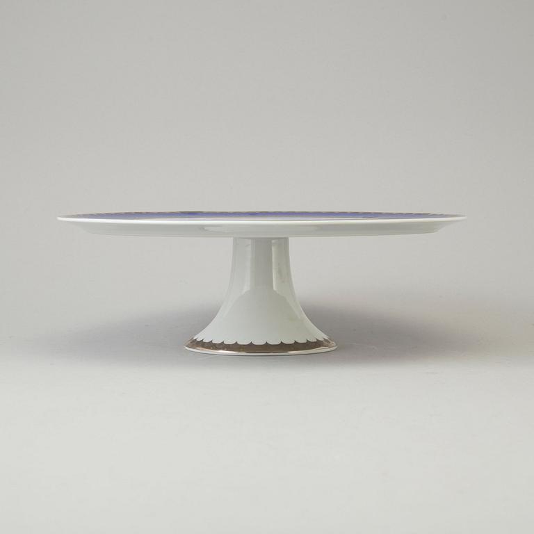 SIGVARD BERNADOTTE, 39 pieces of porcelain tablewaer "Christineholm/Marianne", Royal Blue.