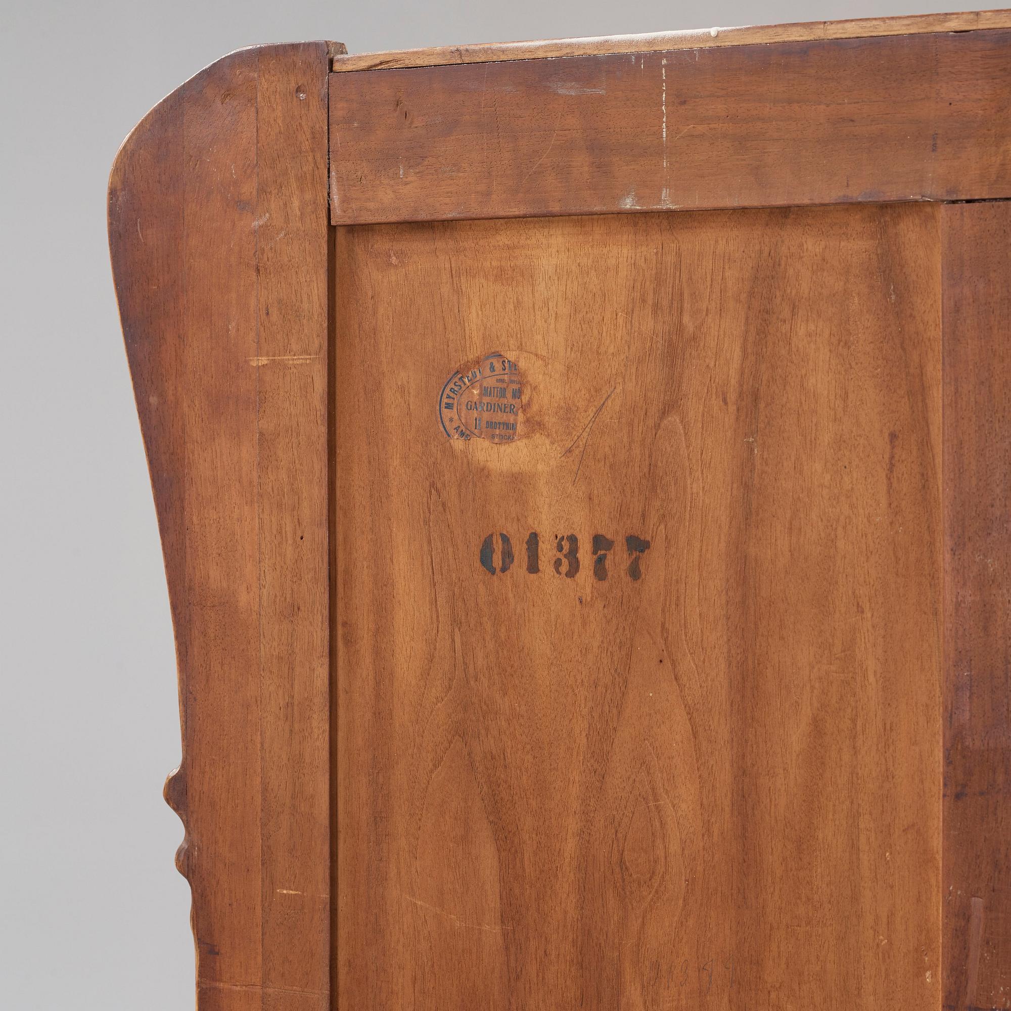 An Art Nouveau mahogany show case cabinet, for Myrstedt & Stern, Stockholm, Sweden ca 1900.