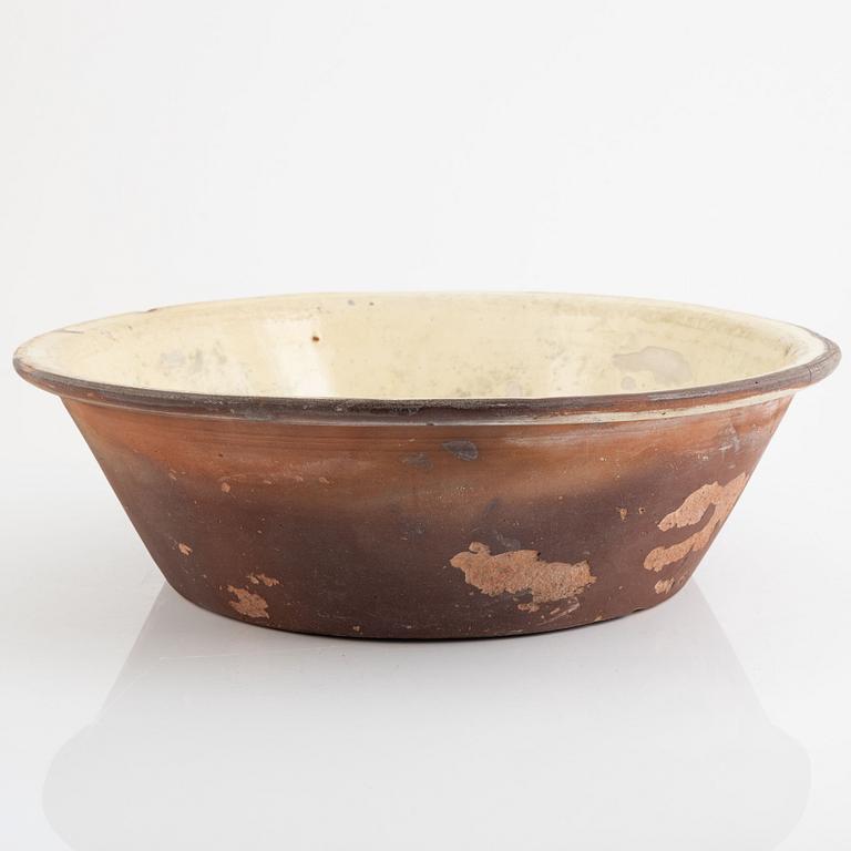 An earthenware washing basin, late 19th century.