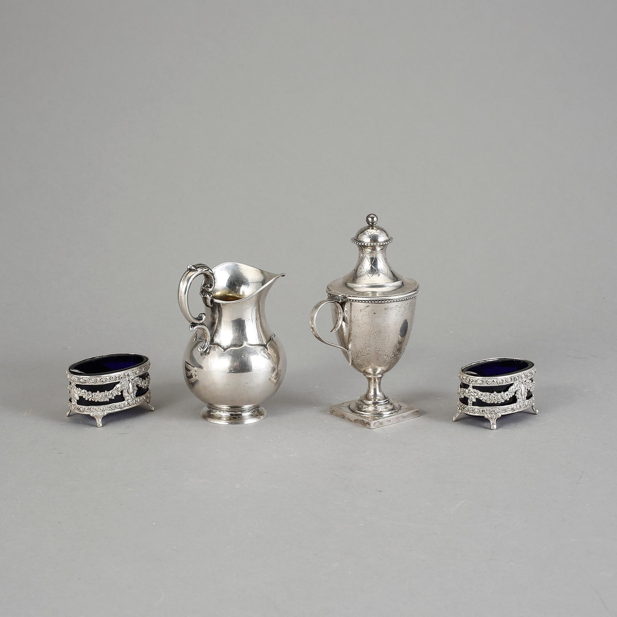PARTI SILVER, 4 delar, 1800-1900-tal. Bla Christopher Creutz, Stockholm. Total silvervikt ca 246 g.