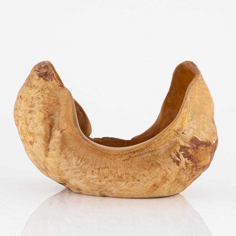 A burl bowl, signed, second half of the 20th Century.