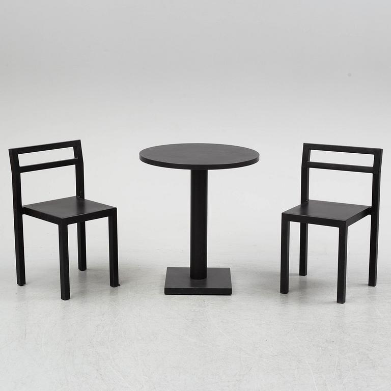 BORIS BERLIN/POUL CHRISTIANSEN, bord med två stolar, "Non", Komplot design, Källemo.