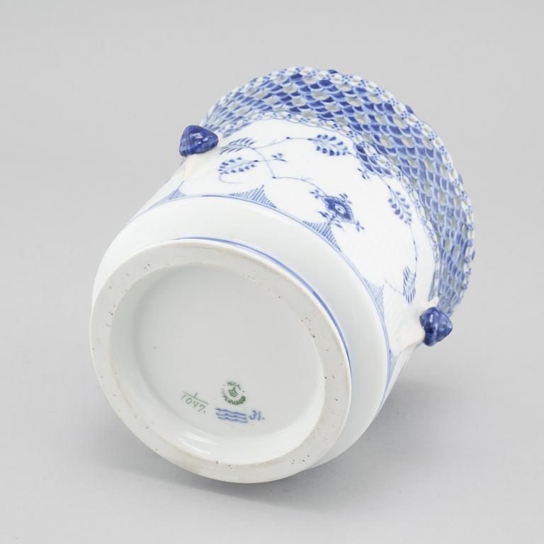 A porcelain flower pot by Royal Copenhagen, first half of the 20th century.