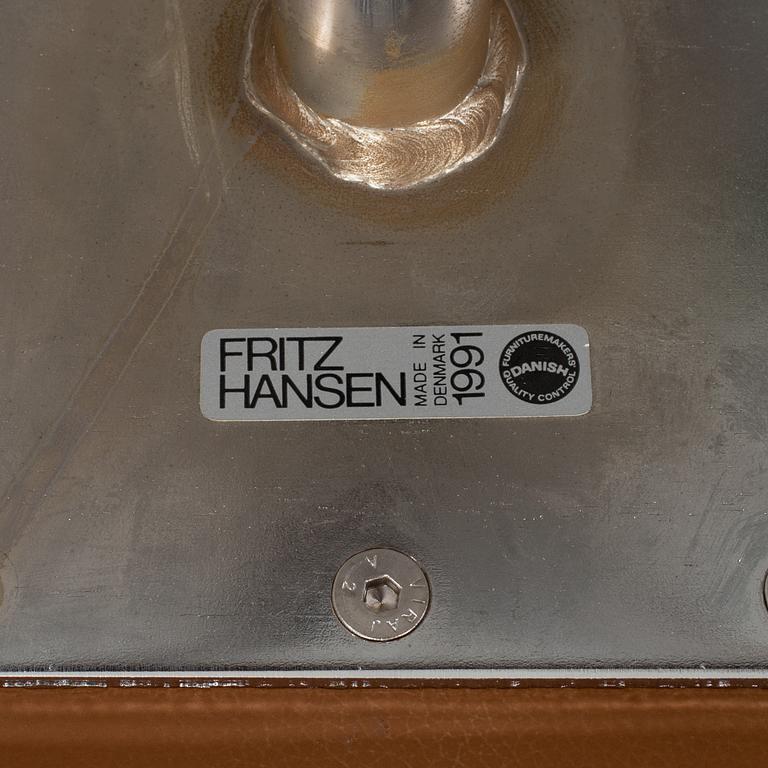 A Danish Arne Jacobsen "Svanen" armchair for Fritz Hansen, 1900-talets andra hälft.