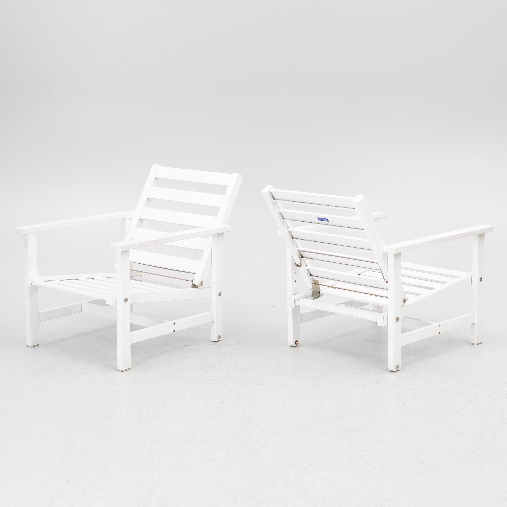 Elsa Stackelberg, A pair of armchairs, with footstools, Fri Form, contemporary.