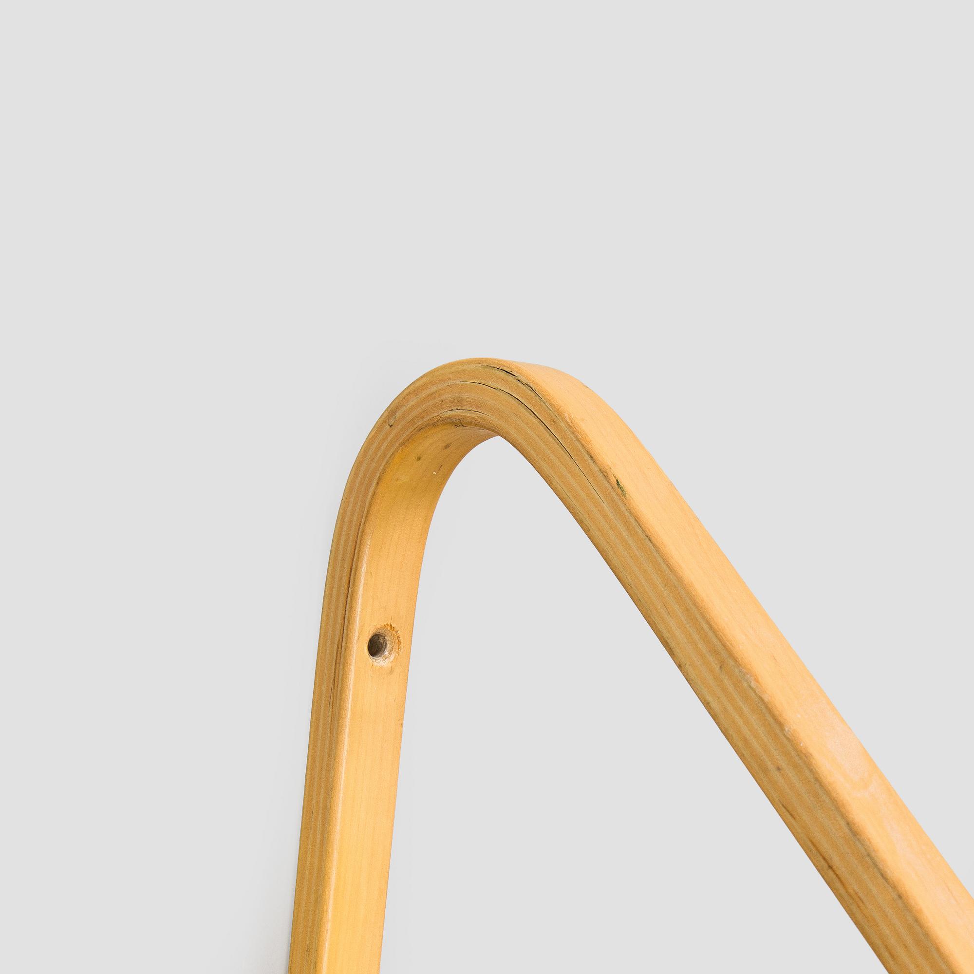 Alvar Aalto, seinähyllyjä, 2 kpl malli 112B, Artek, 1900-luvun loppu.